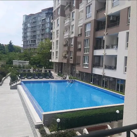 студио перла * 布尔加斯